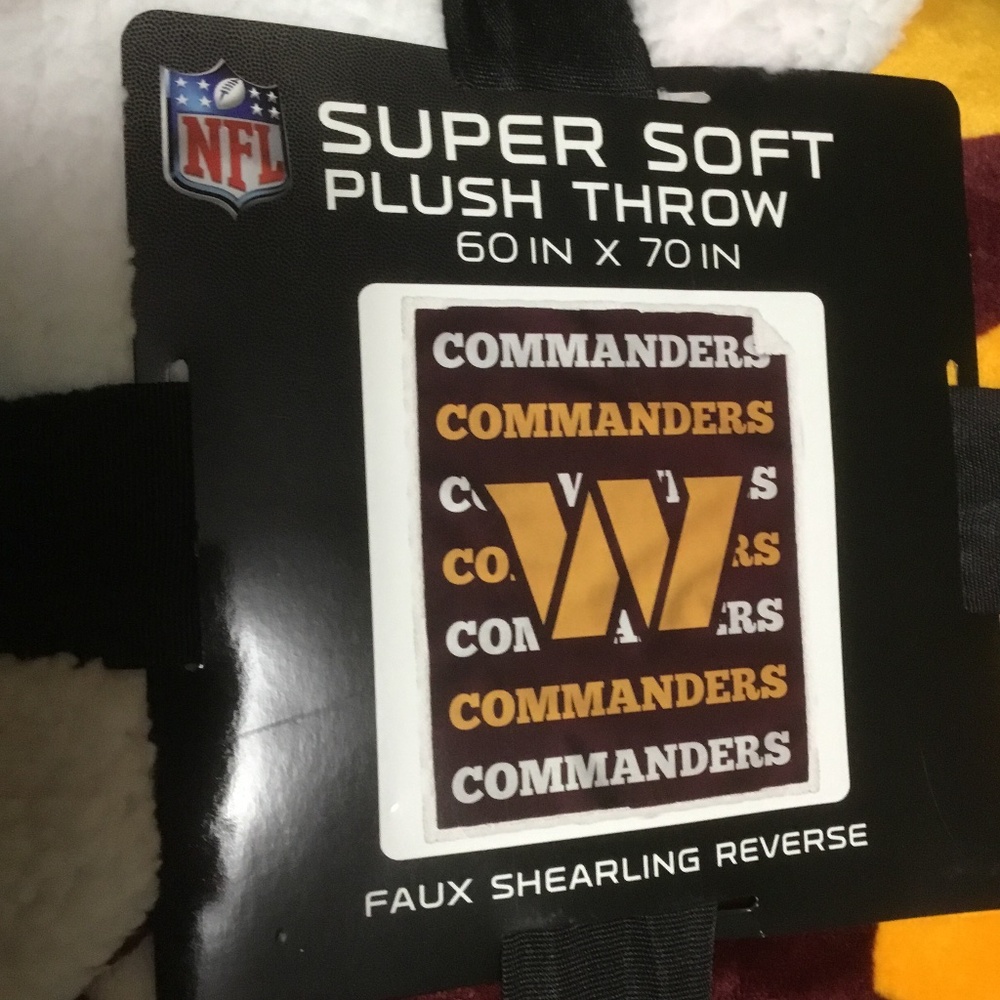 NFL Washington Commanders Super Soft Plush Throw (60 in x 70 in) NEW! - Picture 8 of 8
